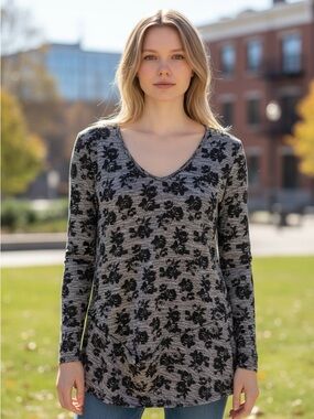Women's Gray Floral-Print Long Sleeve V-Neck Top Made in the USA, Knit